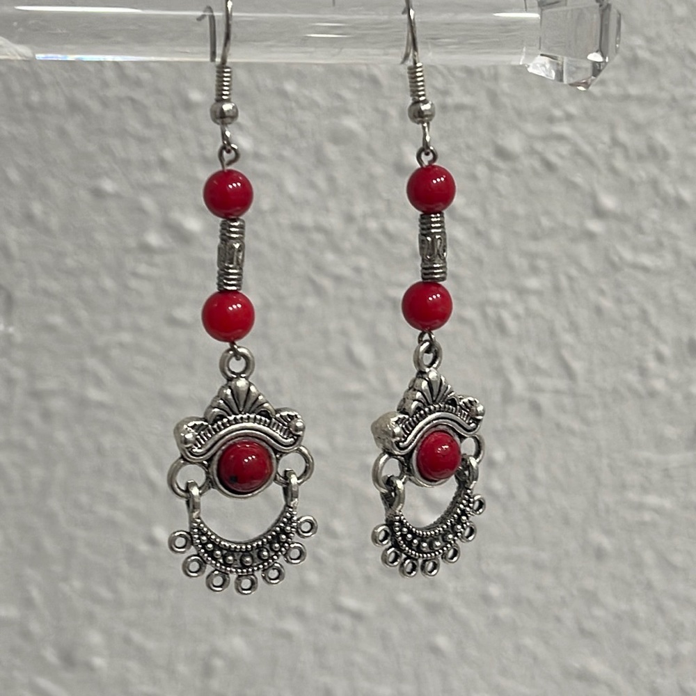 Stunning dangling earrings